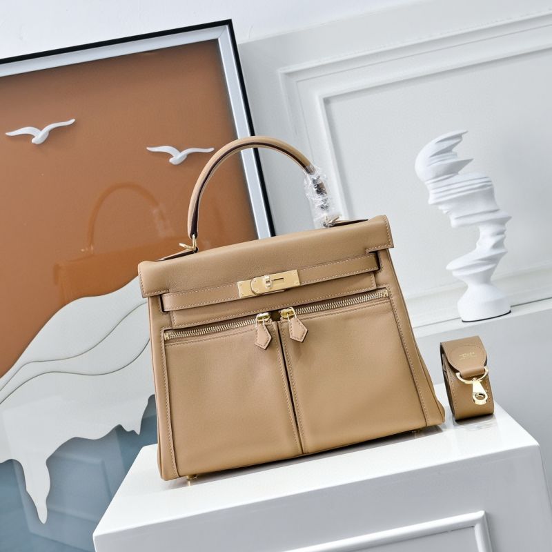 Hermes Kelly Lakis Pocket 28 / 32 in Swift Leather-Beige